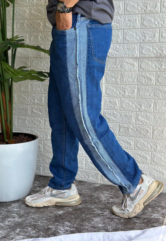 DENIM BLUE JEANS WITH SIDE SCRATCH
